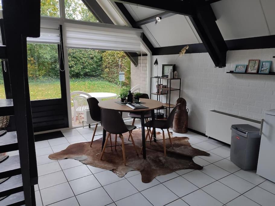 Vrijstaande Recreatiebungalow Met Slaapvide Posterholt Exteriör bild