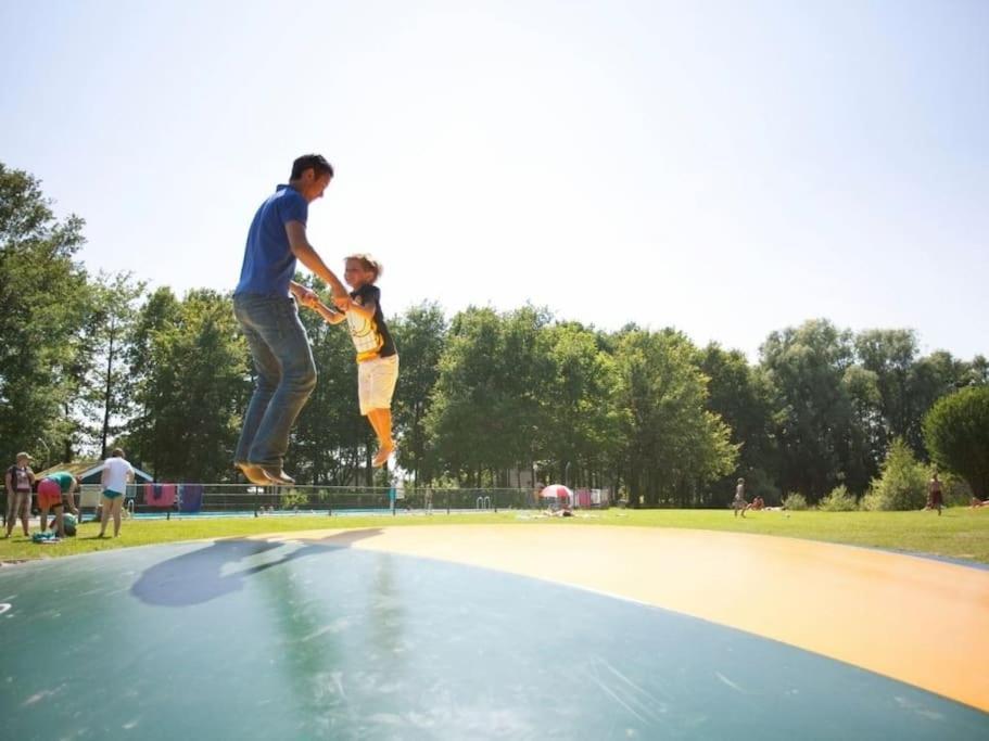 Vrijstaande Recreatiebungalow Met Slaapvide Posterholt Exteriör bild