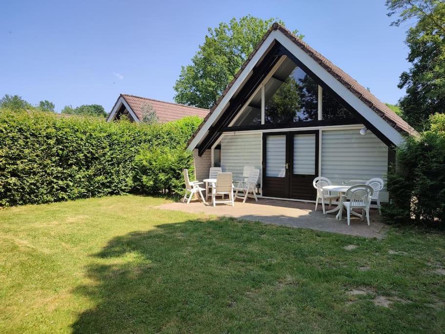 Vrijstaande Recreatiebungalow Met Slaapvide Posterholt Exteriör bild