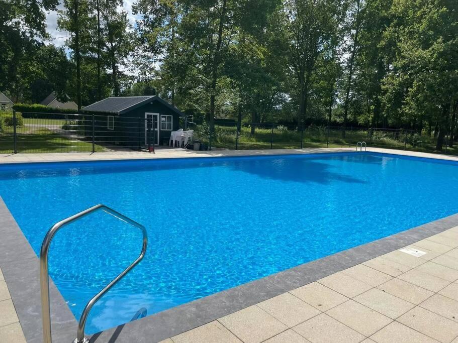 Vrijstaande Recreatiebungalow Met Slaapvide Posterholt Exteriör bild