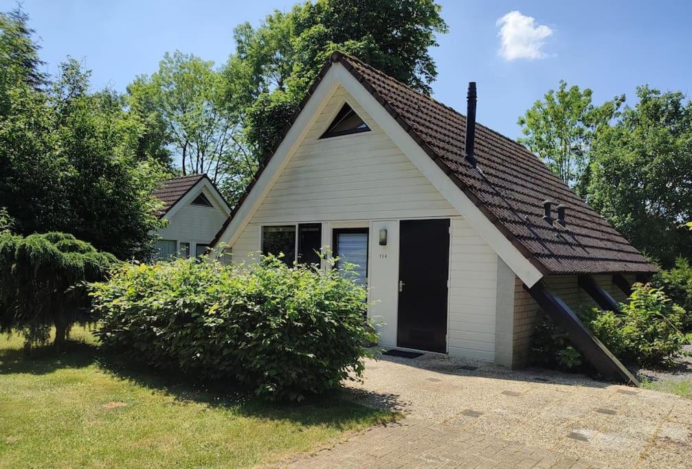Vrijstaande Recreatiebungalow Met Slaapvide Posterholt Exteriör bild