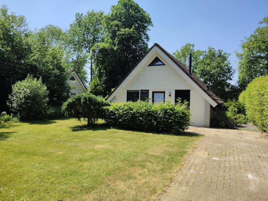 Vrijstaande Recreatiebungalow Met Slaapvide Posterholt Exteriör bild